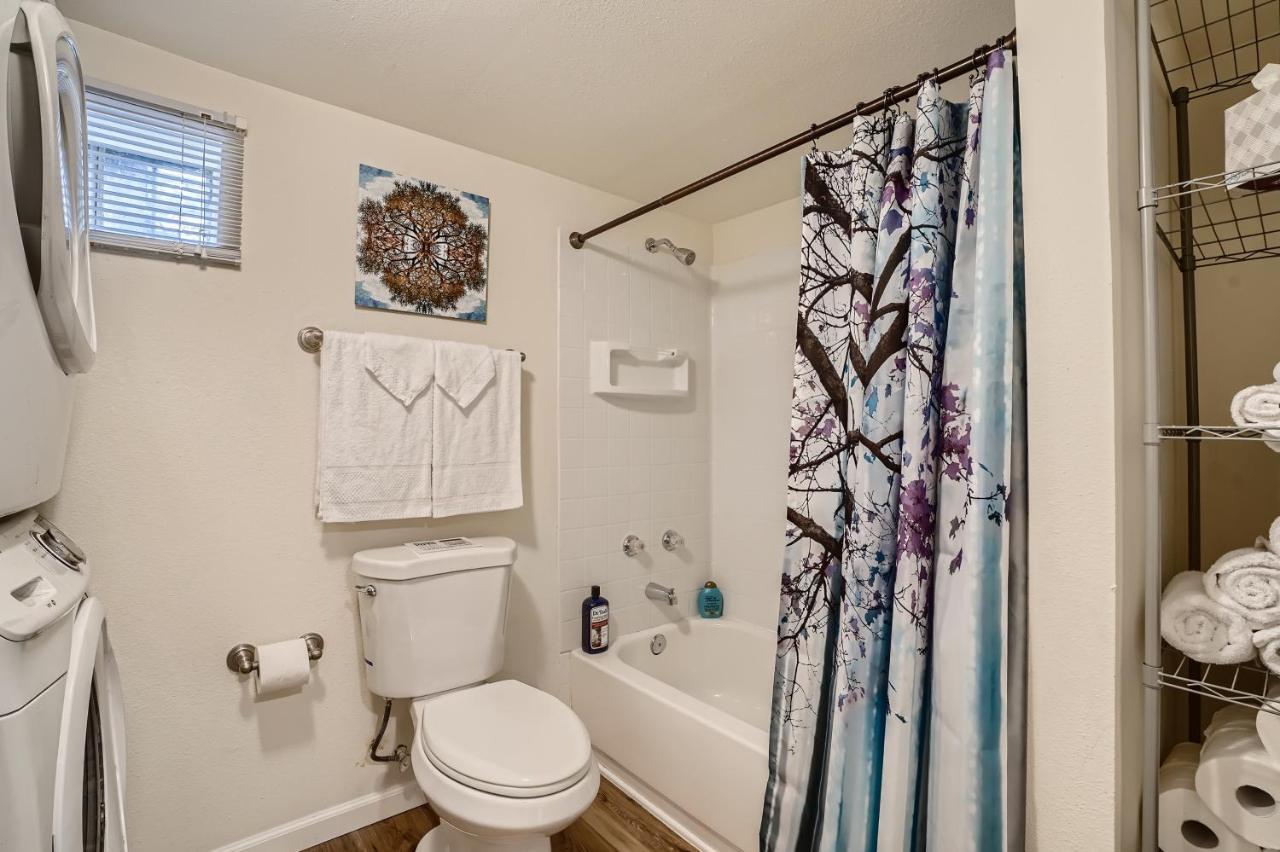 Sloans Lake Getaway - Basement Apartment Near Broncos And Downtown Denver 莱克伍德 外观 照片